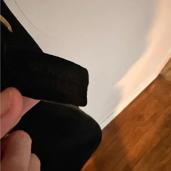 Elegant Black genuine leather crossbody Bag - Picture 3 of 6